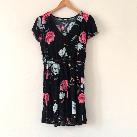 Old Navy Dresses & Skirts - Old Navy Black Dress Pink & Blue Floral Flutter Short Sleeve Pull On Sz M
